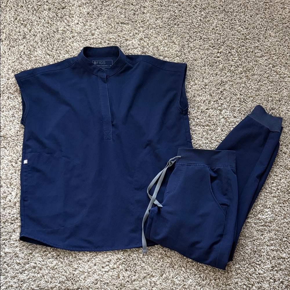 Figs Women’s Navy Scrub Set